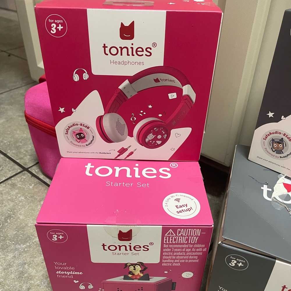 Tonies Pink Headphones and Starter Set PINK